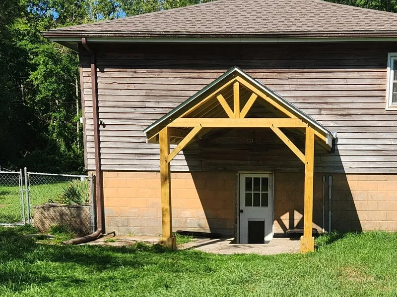Outdoor overhang installation